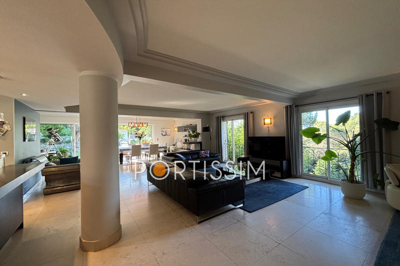 Maison - 275 m² - 8 pièces