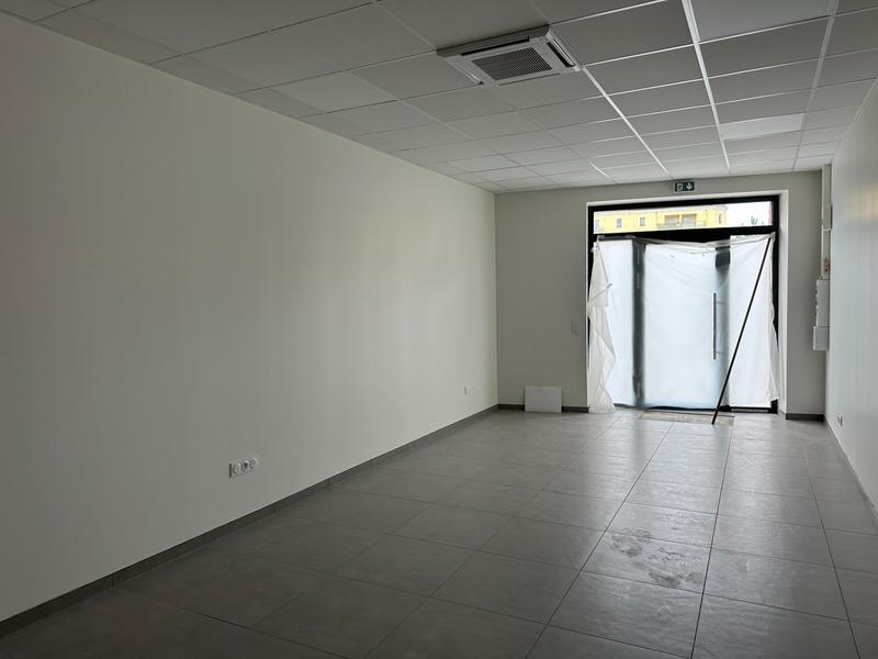 Local commercial - 83 m² - 3 pièces