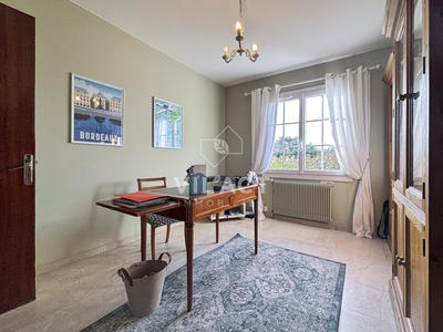 Maison - 200 m² - 7 pièces