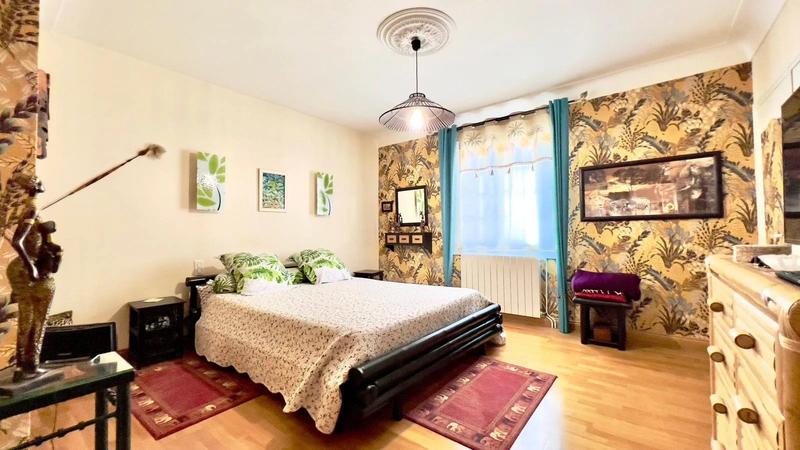 Maison - 349 m² - 10 pièces