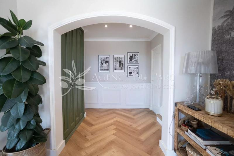 Maison - 250 m² - 6 pièces