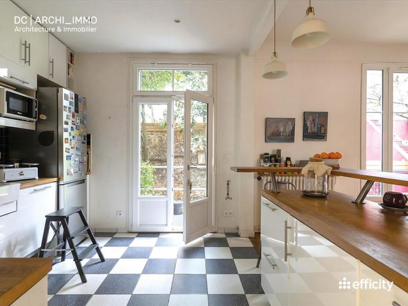 Maison - 296 m² - 9 pièces