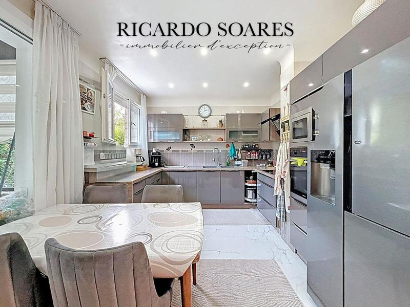 Maison - 204 m² - 8 pièces