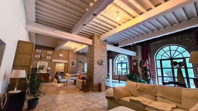 Maison - 496 m² - 12 pièces