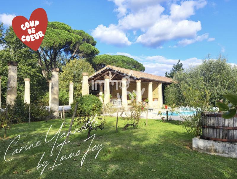 Maison - 240 m² - 8 pièces