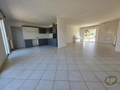 Maison - 99 m² - 5 pièces