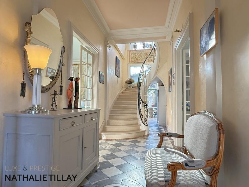 Maison bourgeoise - 260 m² - 9 pièces