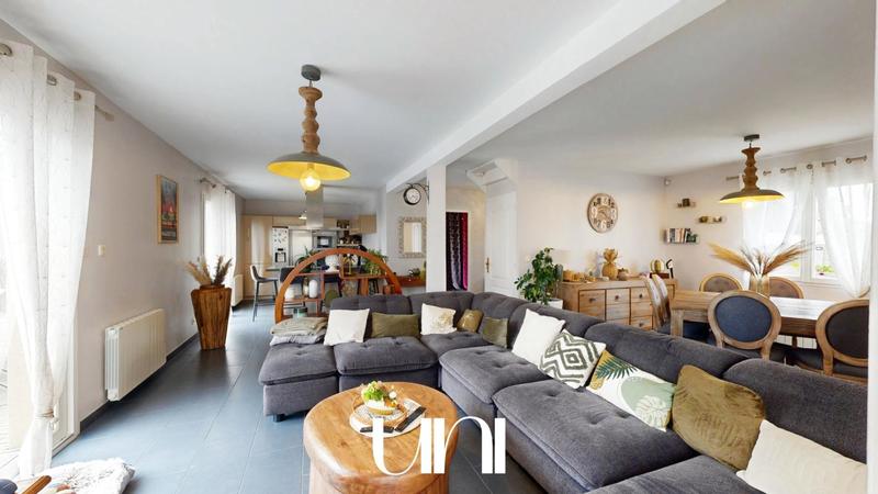 Maison - 210 m² - 6 pièces