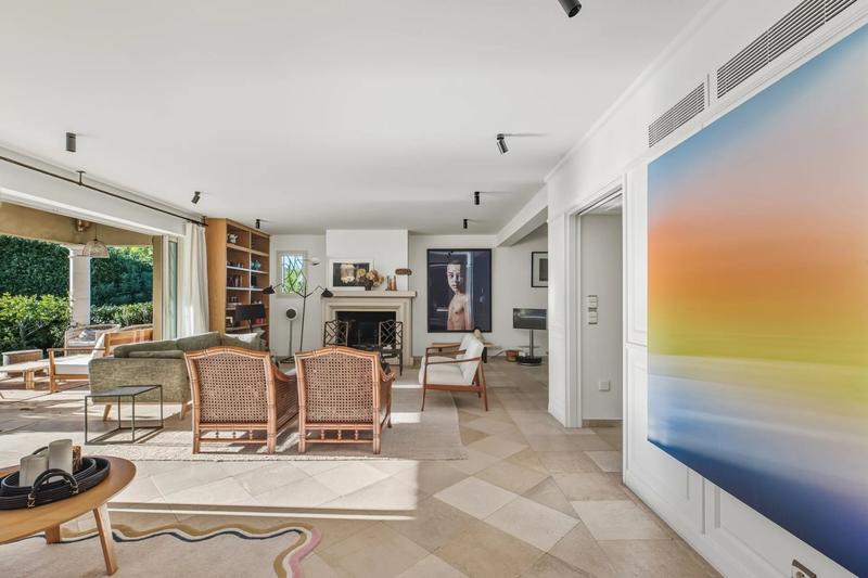 Villa - 277 m² - 9 pièces