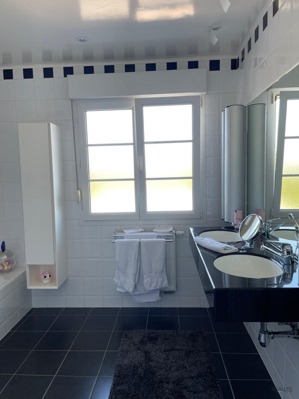 Maison - 219 m² - 5 pièces