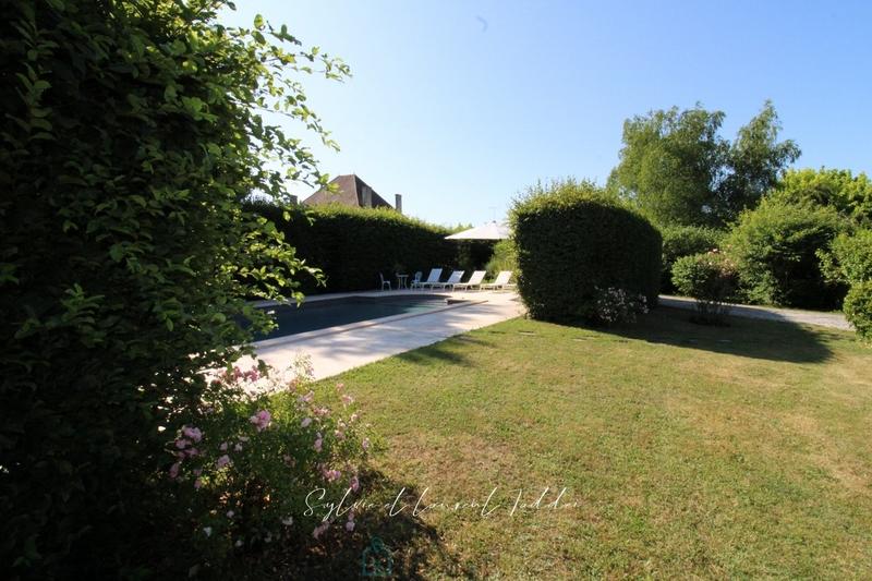 Maison de maîtres - 487 m² - 11 pièces