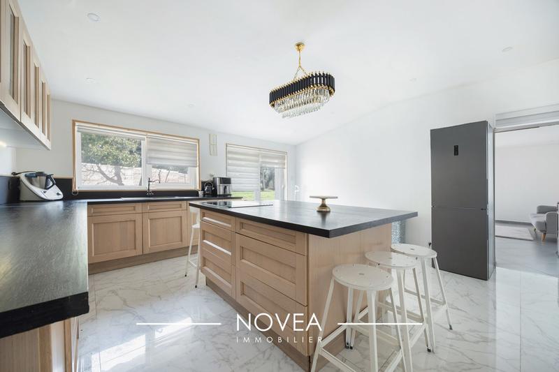 Maison - 140 m² - 6 pièces