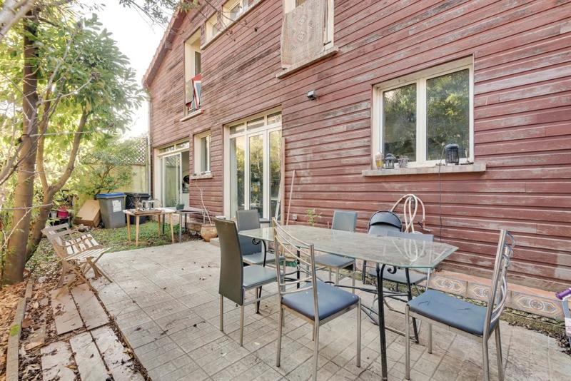 Maison - 225 m² - 7 pièces