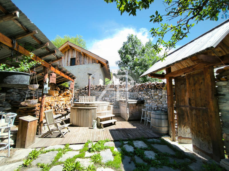 Maison ancienne - 348 m² - 12 pièces