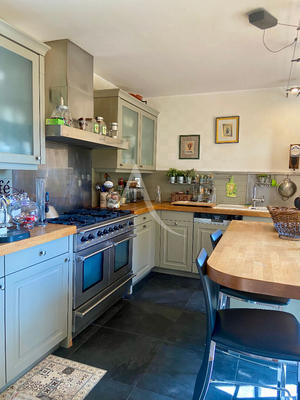 Maison - 185 m² - 7 pièces