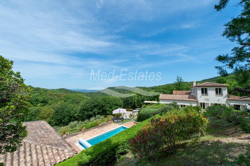 Villa - 242 m² - 8 pièces