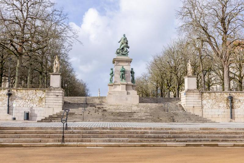 Appartement ancien - 103 m² - 4 pièces