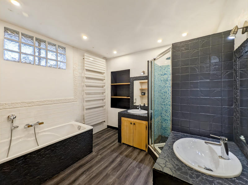 Maison - 200 m² - 7 pièces