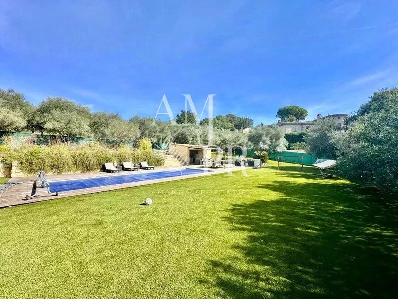 Maison - 181 m² - 7 pièces