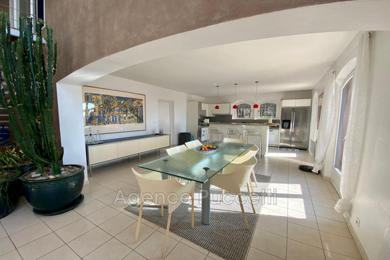 Demeure - 230 m² - 8 pièces