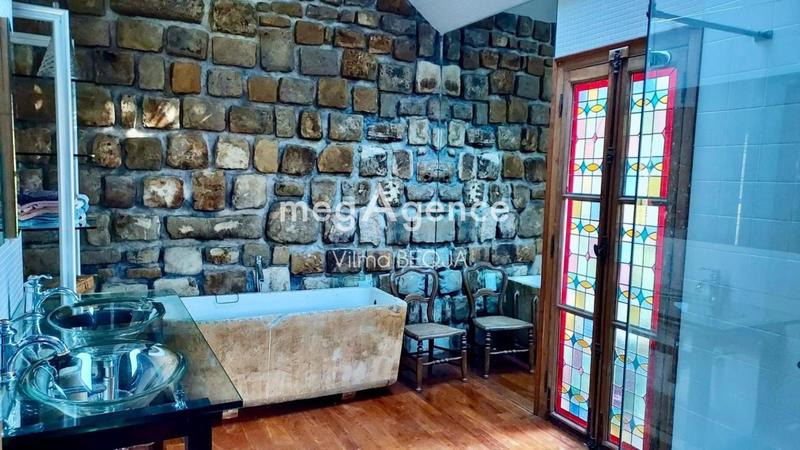 Maison ancienne - 310 m² - 8 pièces