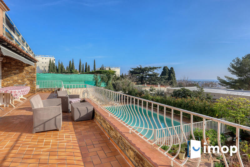 Villa - 201 m² - 11 pièces