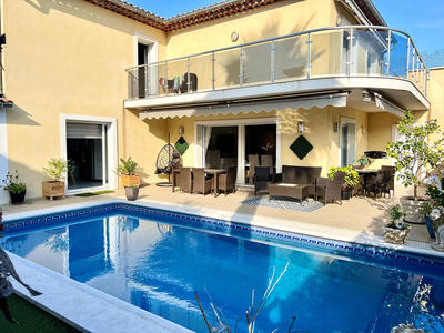 Villa - 220 m² - 7 pièces