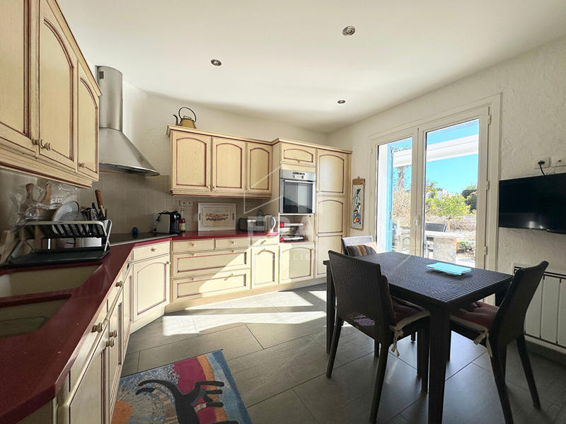 Maison - 270 m² - 9 pièces