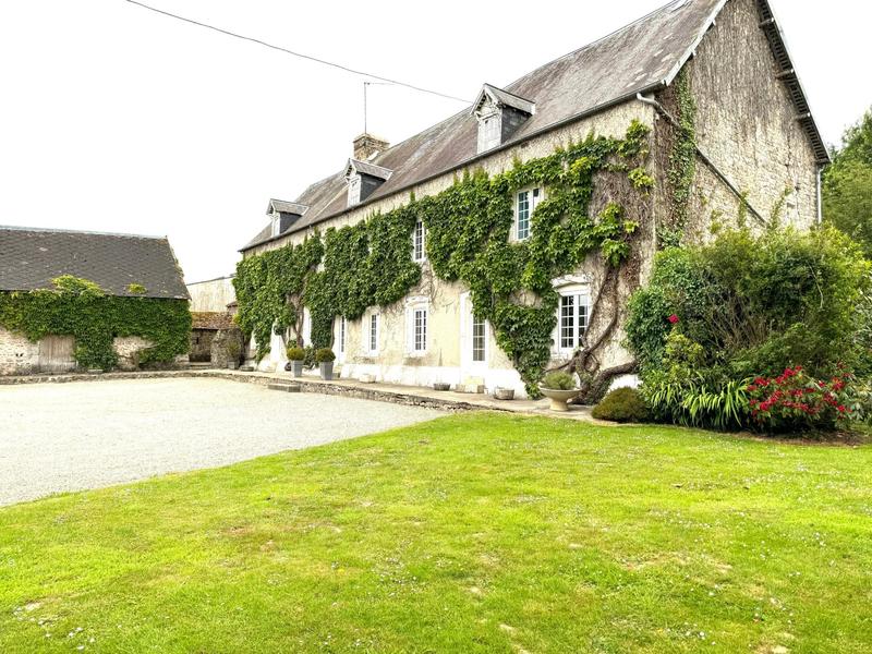 Maison - 248 m² - 9 pièces