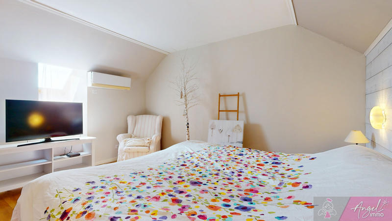 Maison - 230 m² - 9 pièces