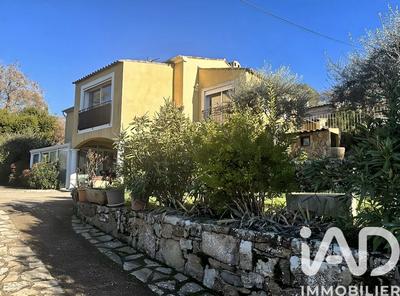 Maison - 147 m² - 6 pièces