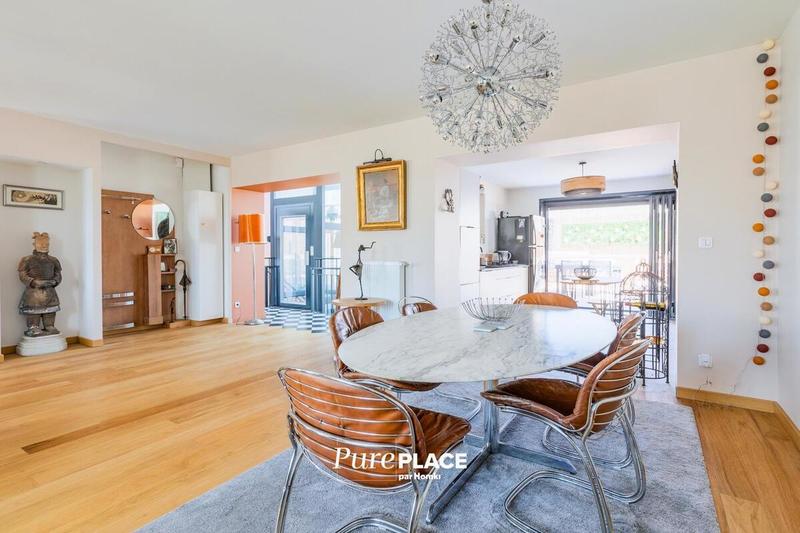 Maison - 250 m² - 7 pièces