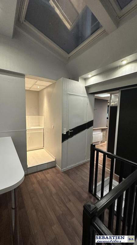 Local commercial - 76 m² - 6 pièces