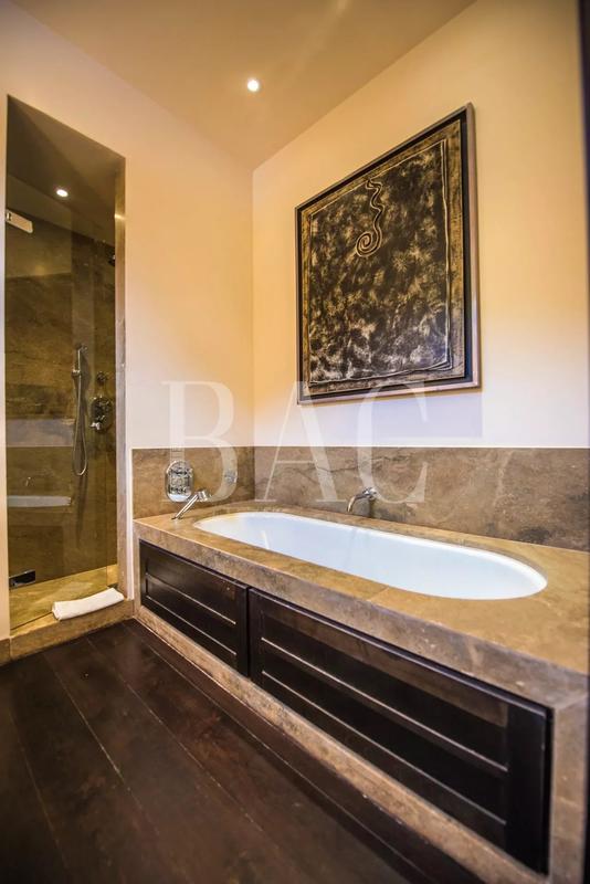 Propriété - 650 m² - 15 pièces