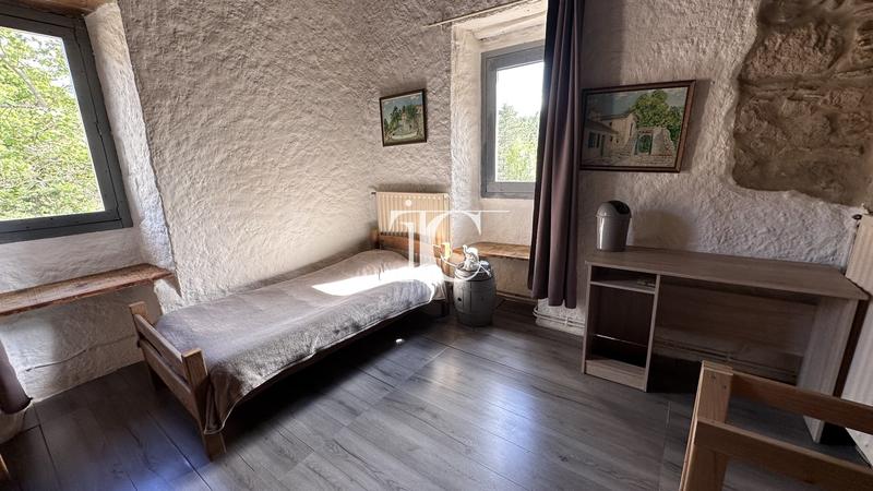 Propriété - 270 m² - 13 pièces