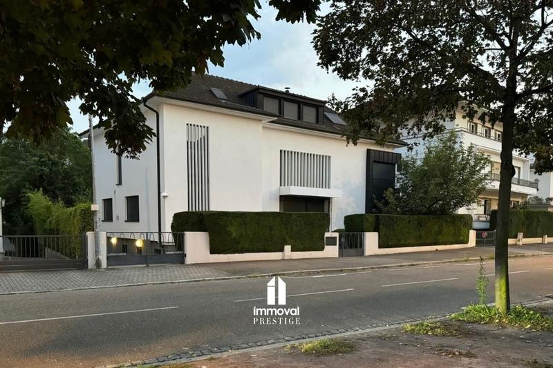 Villa - 360 m² - 10 pièces