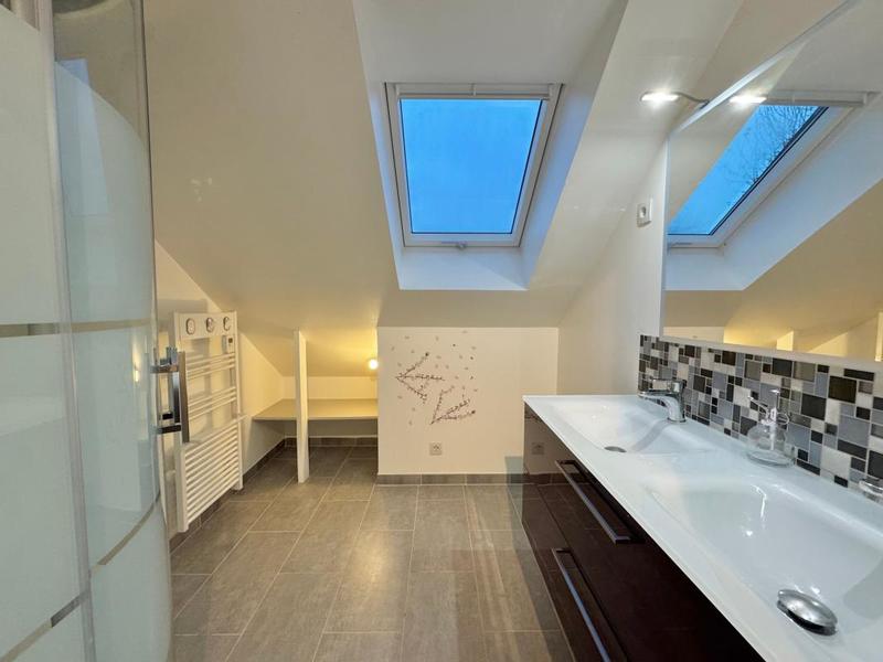 Maison - 213 m² - 7 pièces