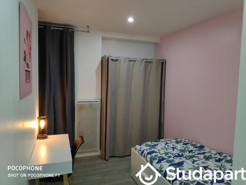 Chambre - 11 m² - 1 pièce