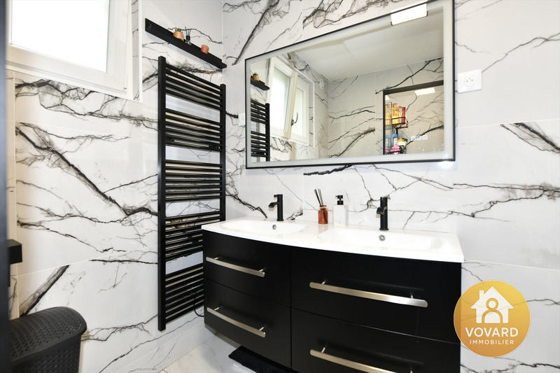 Maison - 156 m² - 9 pièces