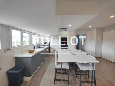 Appartement - 144 m² - 5 pièces