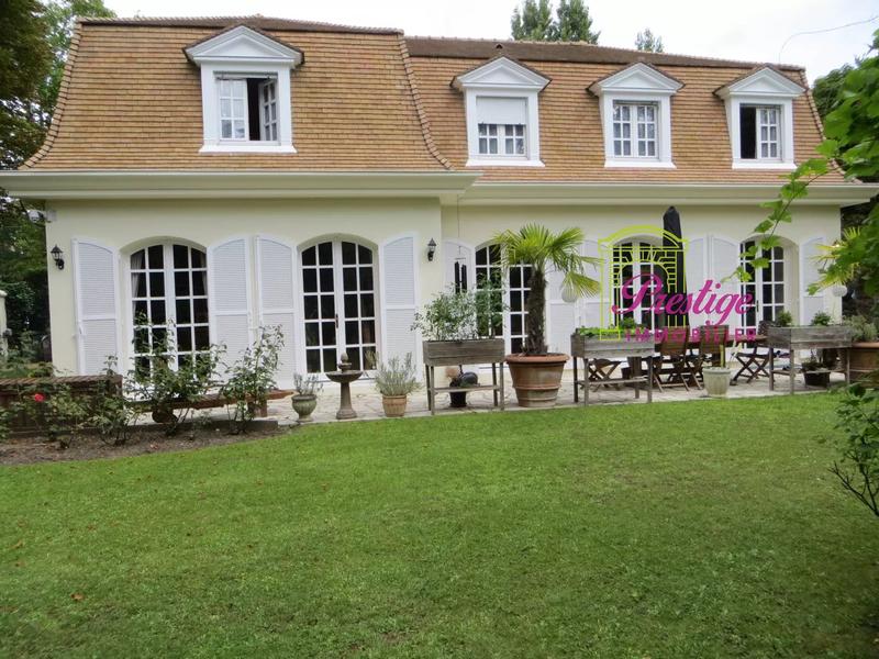 Propriété - 275 m² - 7 pièces