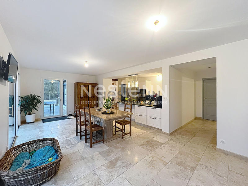 Maison - 261 m² - 8 pièces