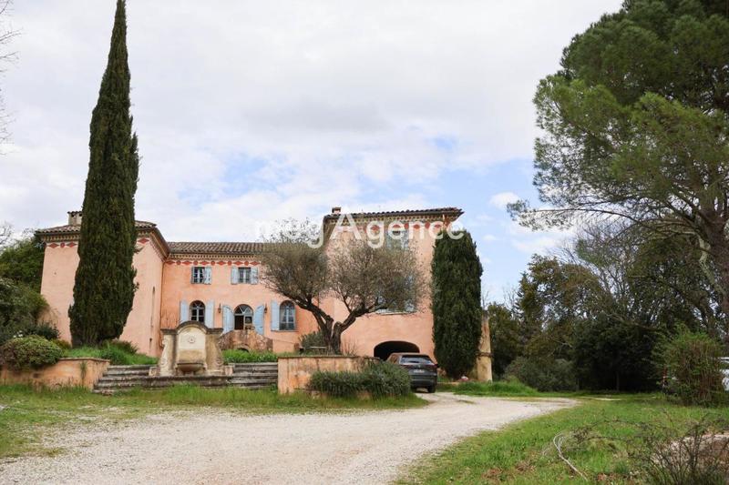 Propriété - 1 000 m² - 12 pièces