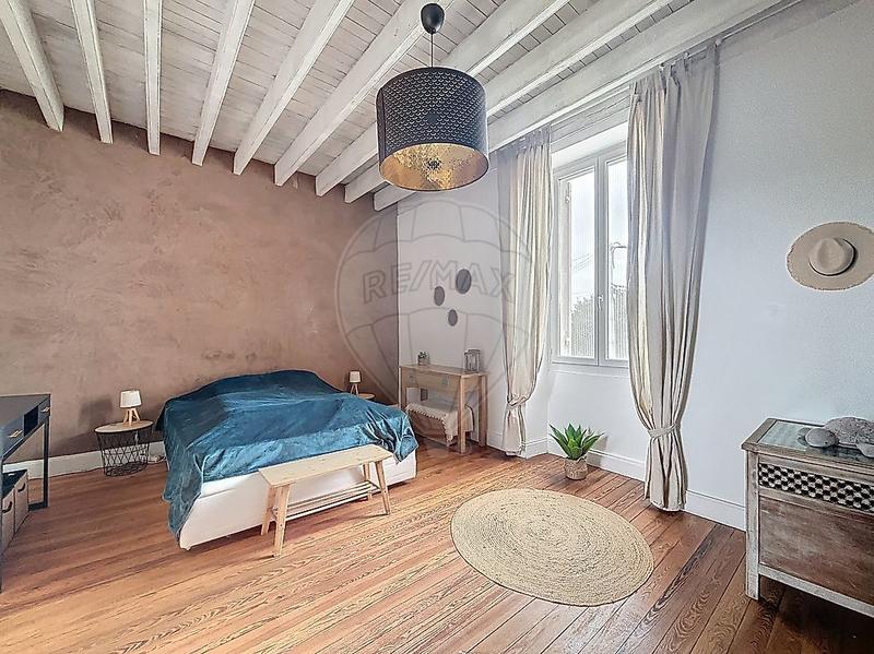 Maison - 224 m² - 7 pièces