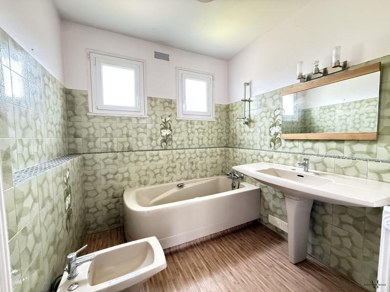 Maison traditionnelle - 145 m² - 7 pièces