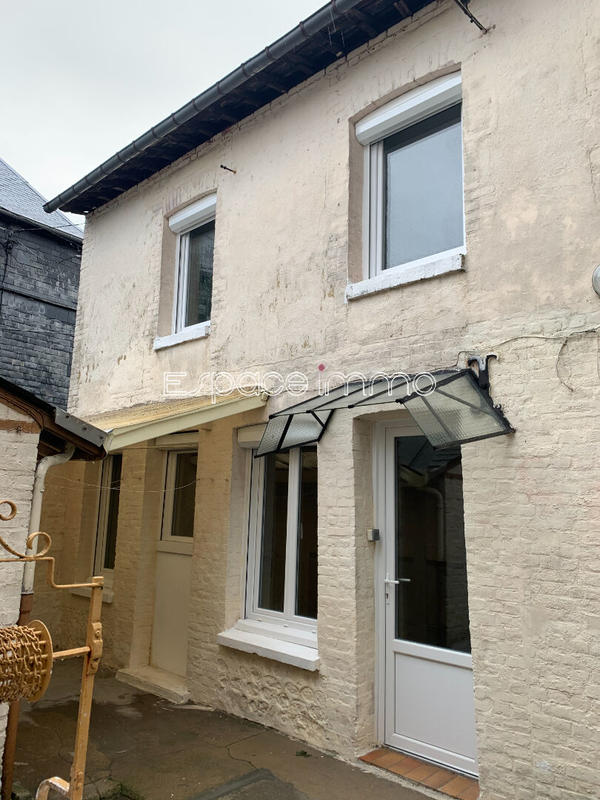 Maison - 240 m² - 12 pièces