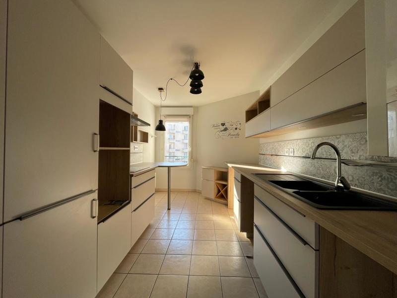 Appartement - 111 m² - 5 pièces