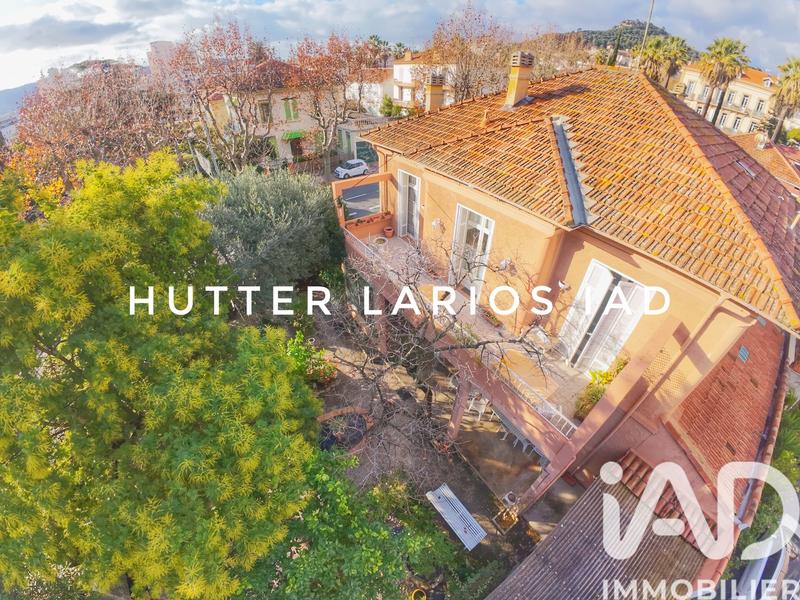 Maison - 220 m² - 8 pièces