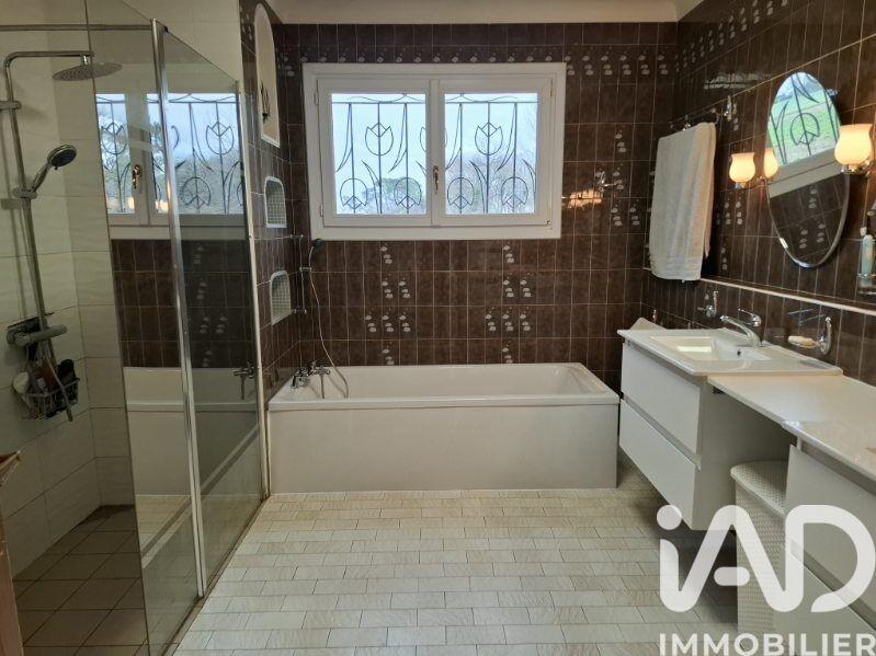 Maison - 330 m² - 13 pièces