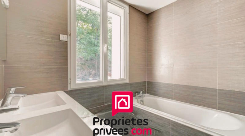 Maison - 180 m² - 8 pièces